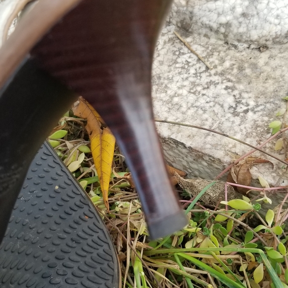 Circa Joan and David heels - Picture 4 of 7